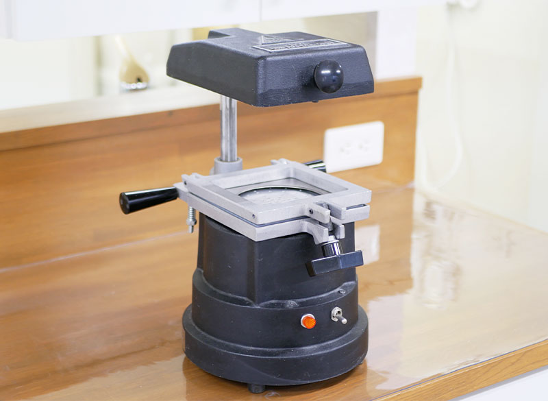 マウスガード成型機